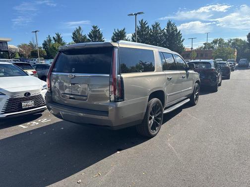 2017 Cadillac Escalade ESV Luxury
