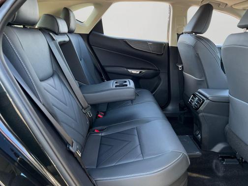 2026 Lexus NX 450h+ Luxury