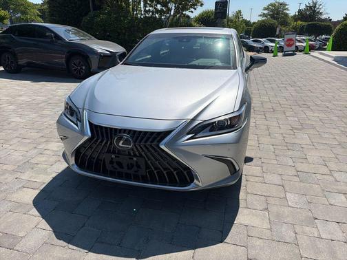 Iridium 2025 Lexus ES 300h Luxury