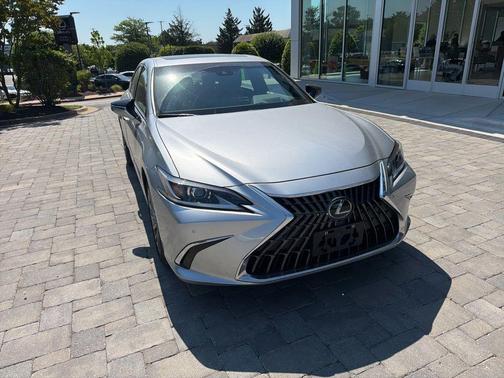 Iridium 2025 Lexus ES 300h Luxury