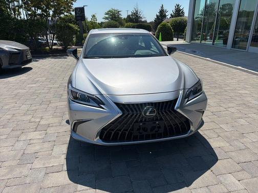 Iridium 2025 Lexus ES 300h Luxury