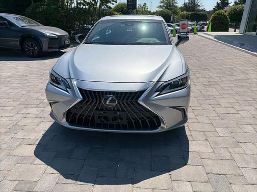 Iridium 2025 Lexus ES 300h Luxury