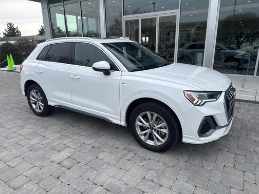 2025 Audi Q3 Premium 45 TFSI S line quattro Tiptronic