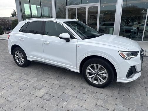 2025 Audi Q3 Premium 45 TFSI S line quattro Tiptronic