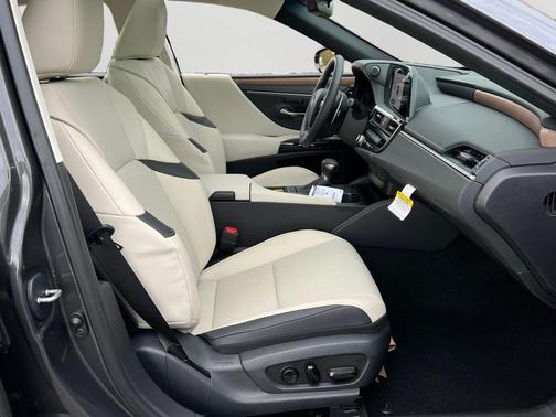 2025 Lexus ES 350 Base