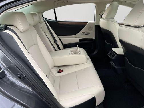 2025 Lexus ES 350 Base