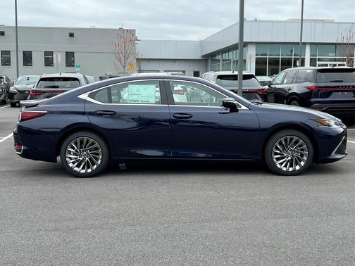 2025 Lexus ES 300h Ultra Luxury