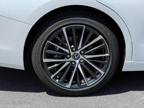 2025 Lexus ES 300h Base