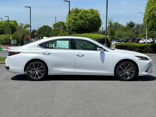 2025 Lexus ES 300h Base