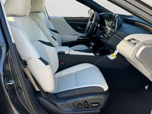 2025 Lexus ES 350 Base