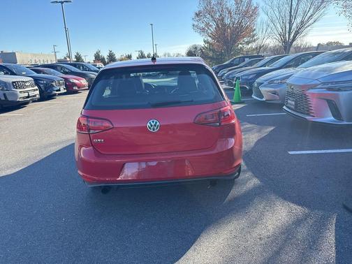 2016 Volkswagen Golf GTI 2.0T SE 4-Door