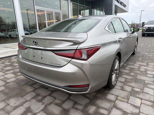 2019 Lexus ES 300h Luxury