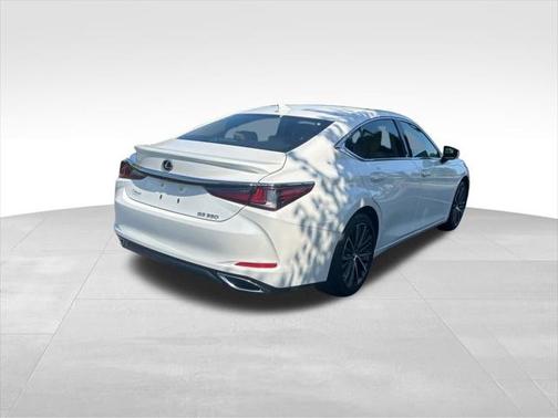 2022 Lexus ES 350 Base