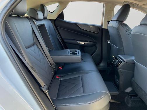 2026 Lexus NX 450h+ Luxury