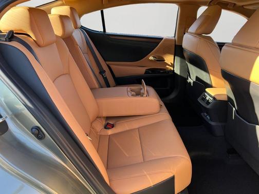 2025 Lexus ES 350 Base