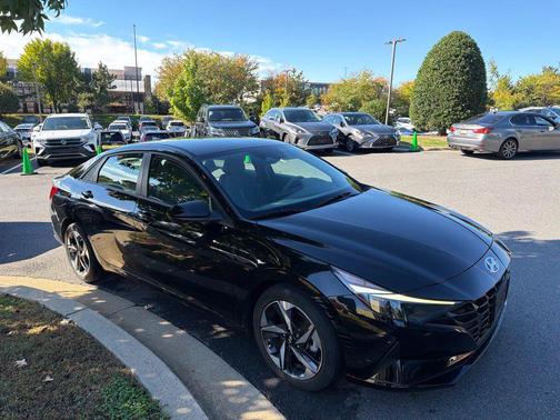 Phantom Black 2023 Hyundai ELANTRA SEL