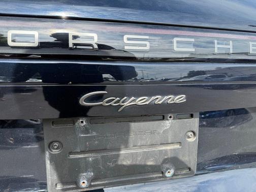2023 Porsche Cayenne Platinum Edition