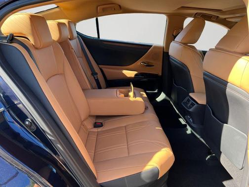 2025 Lexus ES 300h Luxury