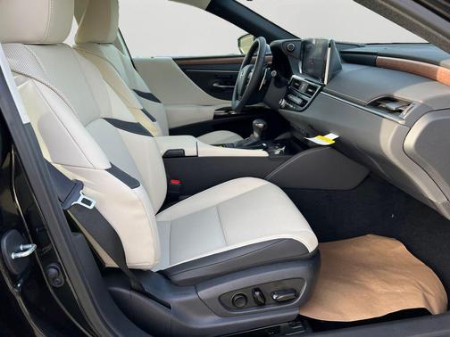 2025 Lexus ES 350 Base