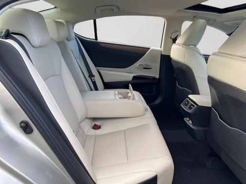 2025 Lexus ES 350 Base