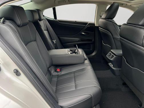 2025 Lexus ES 350 Ultra Luxury