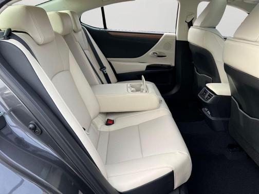 2025 Lexus ES 350 Base