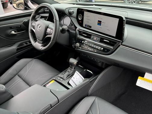 2025 Lexus ES 300h Ultra Luxury