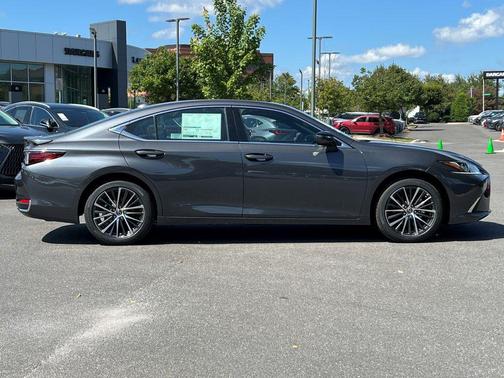 2025 Lexus ES 300h Base