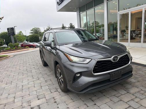 Magnetic Gray Metallic 2020 Toyota Highlander XLE