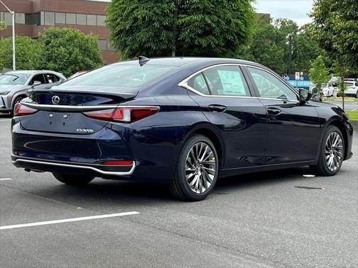 2025 Lexus ES 300h Luxury