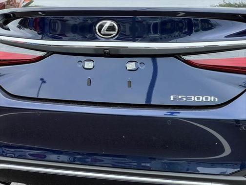 2025 Lexus ES 300h Luxury