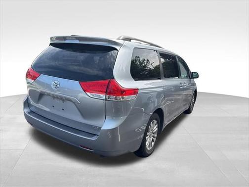 2013 Toyota Sienna XLE