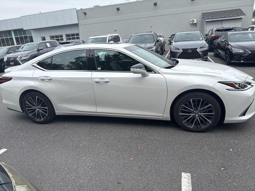 2025 Lexus ES 350 Base