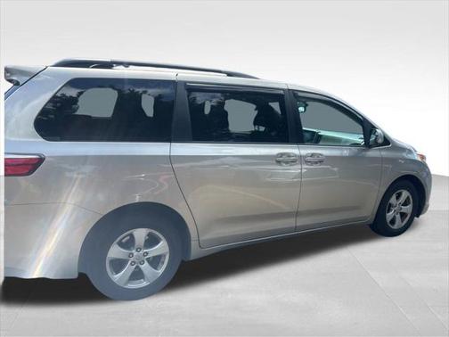 2017 Toyota Sienna LE