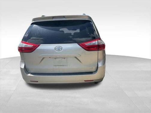2017 Toyota Sienna LE