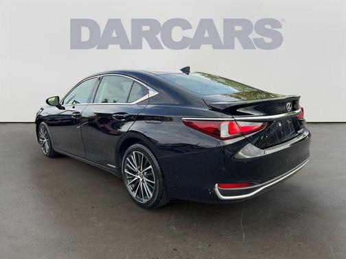 2022 Lexus ES 300h Base