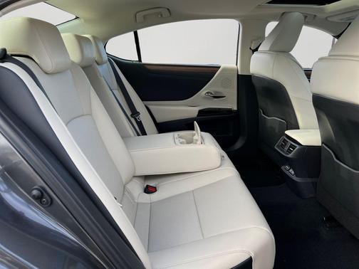 2025 Lexus ES 350 Base