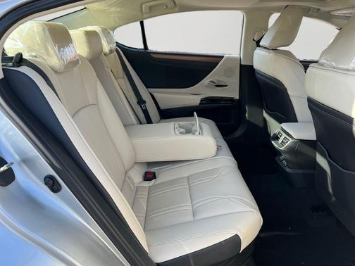 2025 Lexus ES 300h Luxury
