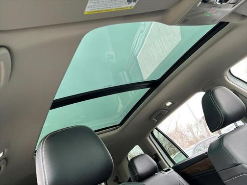 2025 Volkswagen Atlas 2.0T SE w/Technology 4MOTION