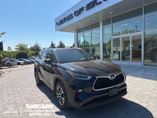 Opulent Amber 2021 Toyota Highlander XLE