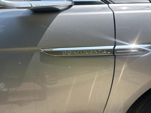 2018 Lincoln Continental Premiere
