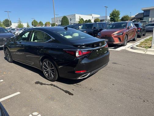 2022 Lexus ES 350 Base