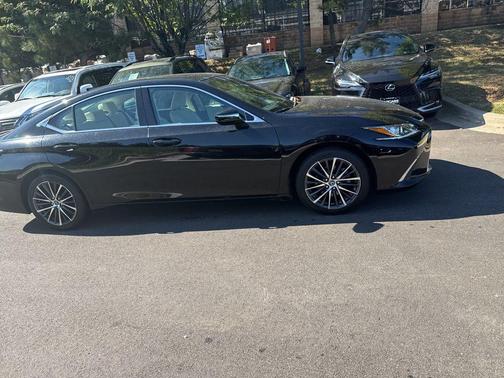 2022 Lexus ES 350 Base