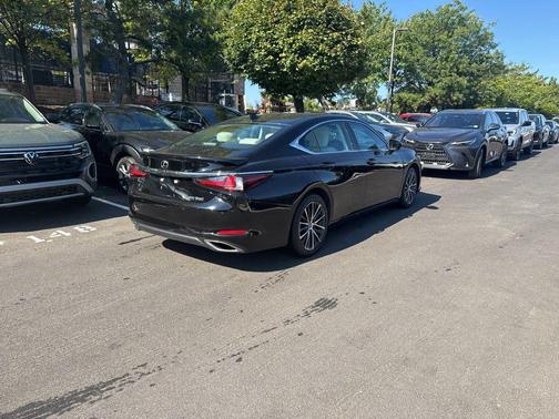 2022 Lexus ES 350 Base