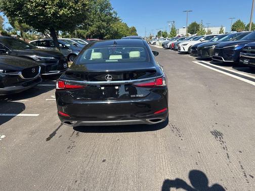 2022 Lexus ES 350 Base