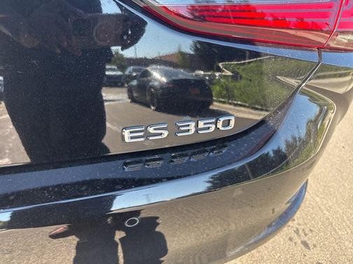 2022 Lexus ES 350 Base