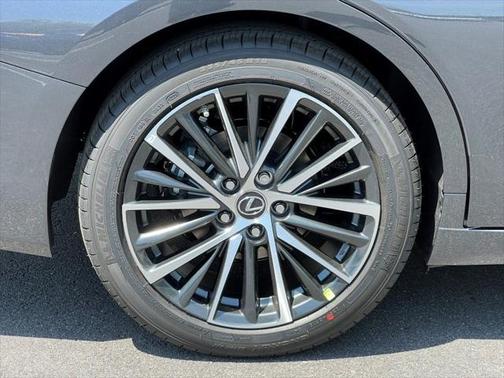 2025 Lexus ES 300h Base