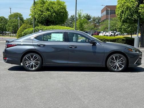 2025 Lexus ES 300h Base