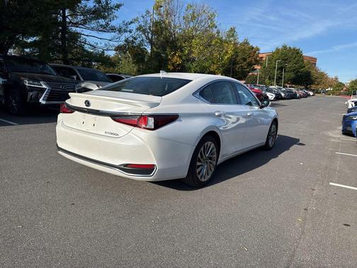 2019 Lexus ES 300h Luxury