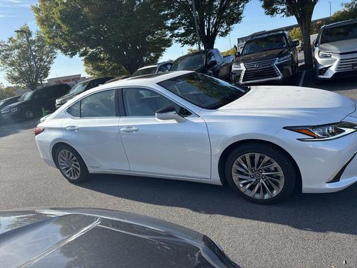 2019 Lexus ES 300h Luxury